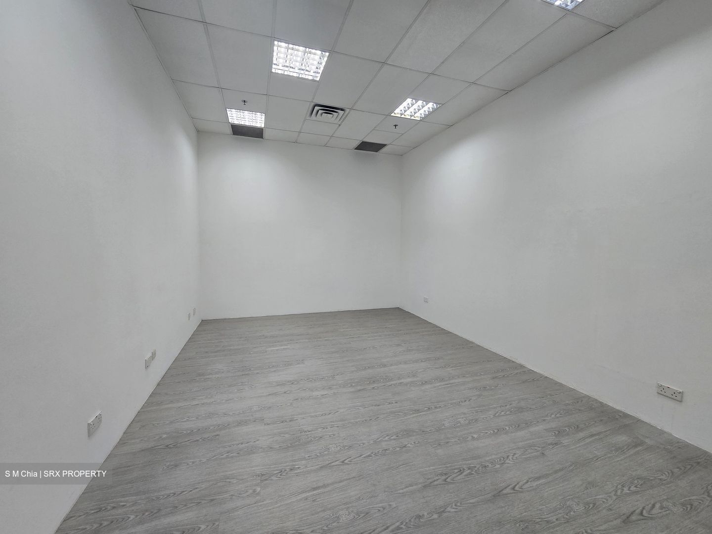 The Riverwalk (D1), Office #550416471